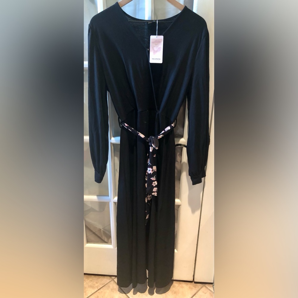 Women’s long sleeve black crisscross A line dress with floral belt in size xl
